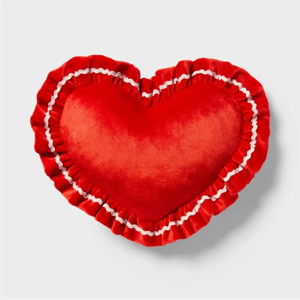 TARGET PILLOWFORT VELVET HEART PILLOW 1CT RED